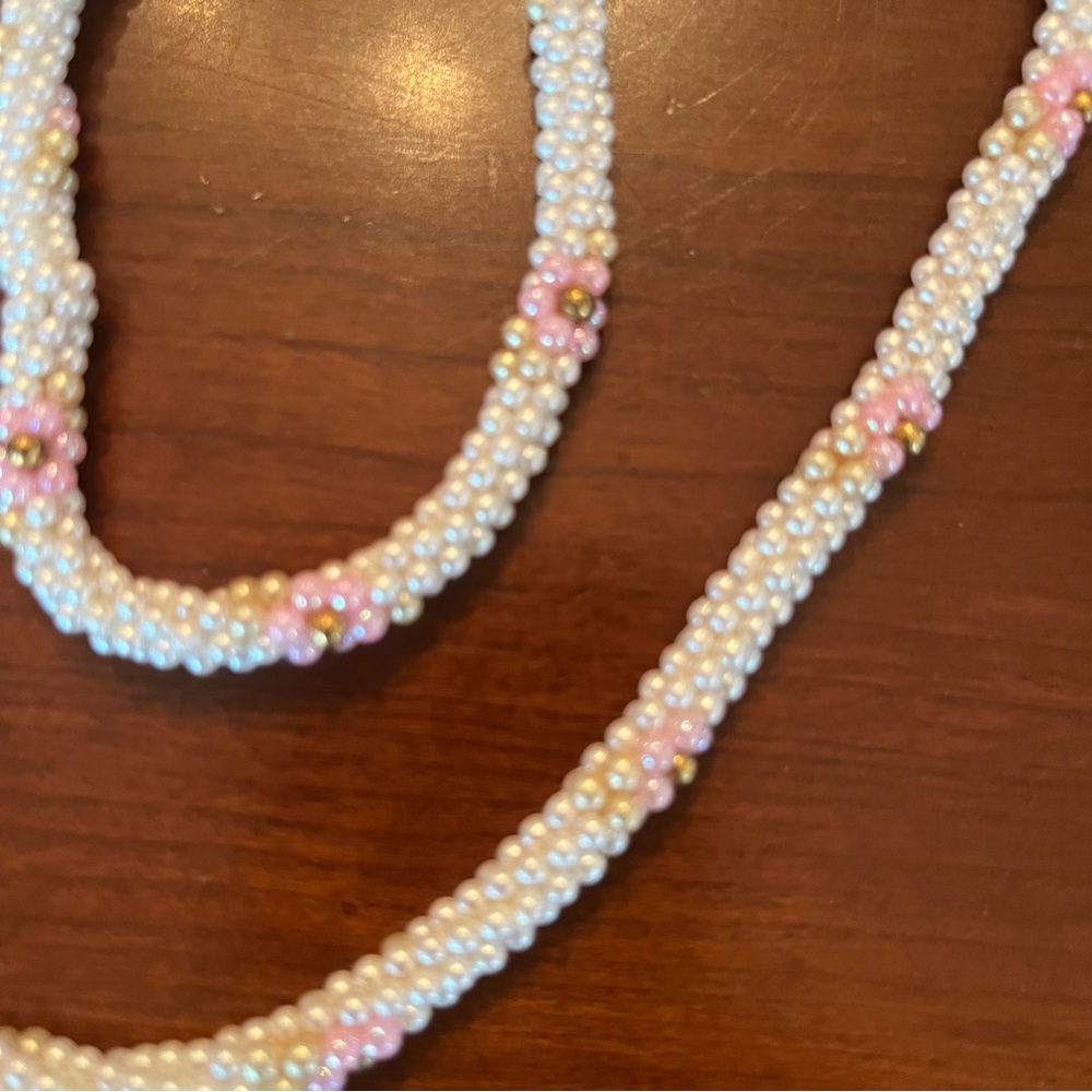 White and Pink Faux Pearl Beaded Flower Necklace Vintage - Picture 2 of 5